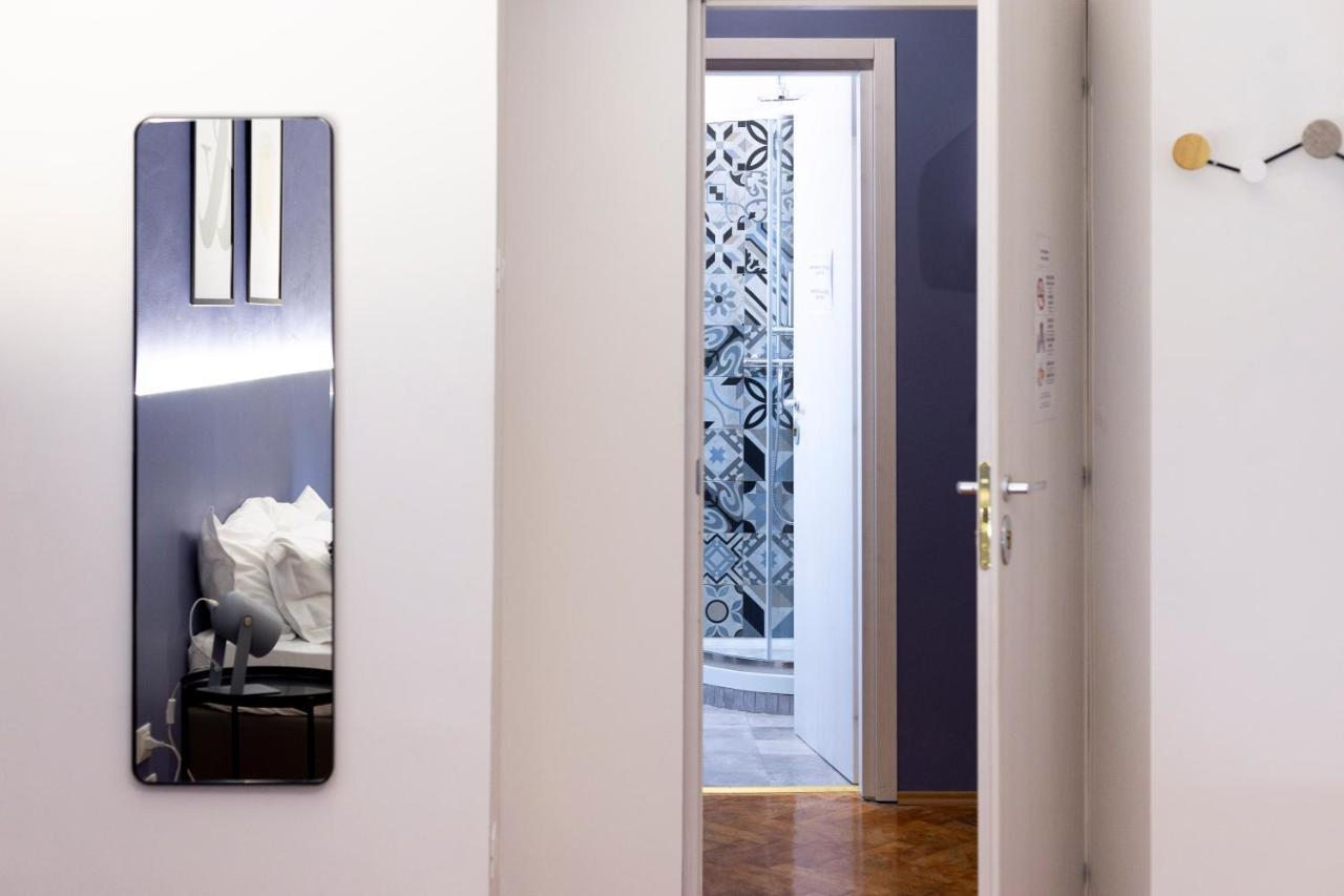 Pregiata Camera Con Bagno Privato - Blu Di Persia Trieste Bagian luar foto